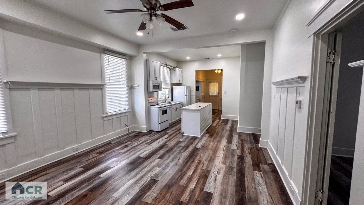 University Area 5bd/3ba With Private Backy... - University Area 5bd/3ba With Private Backy...