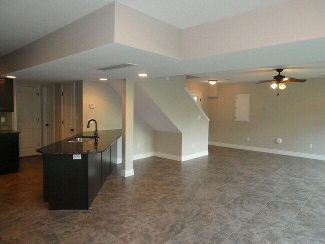 Building Photo - Two-story cottage with 3 bedrooms and 2-1/...