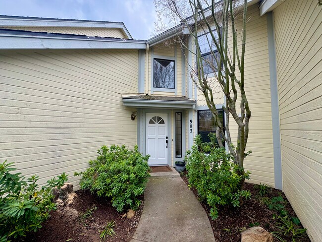 Foto del edificio - 983 E Foxhill Dr