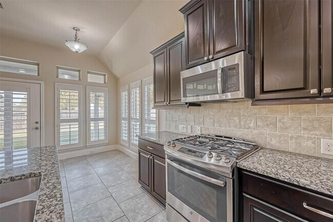 Foto del edificio - 2603 Longlake Dr