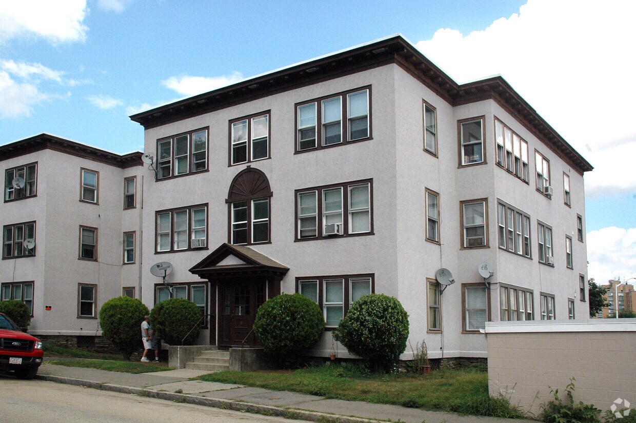 Foto del edificio - 18-20 Lakewood St