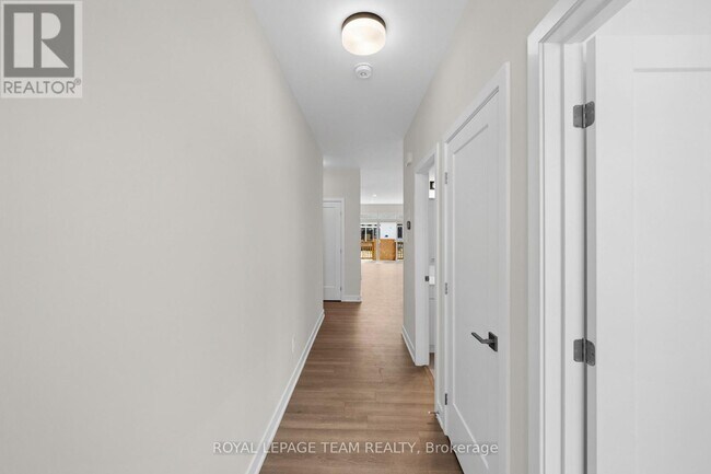 Building Photo - 1060 Dobbie St
