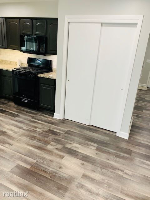 Foto del edificio - 3 br, 1.5 bath Townhome - 8041 W Tripoli Ave