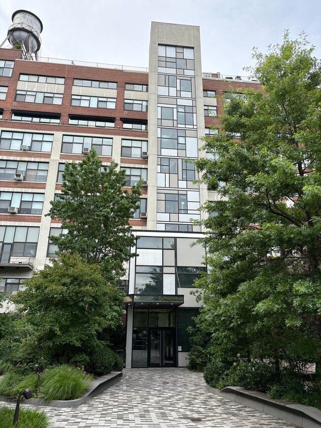 Building Photo - 535 Dean St