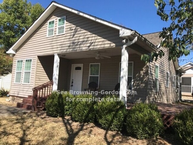 Building Photo - Adorable Cottage Available in Sylvan Park!