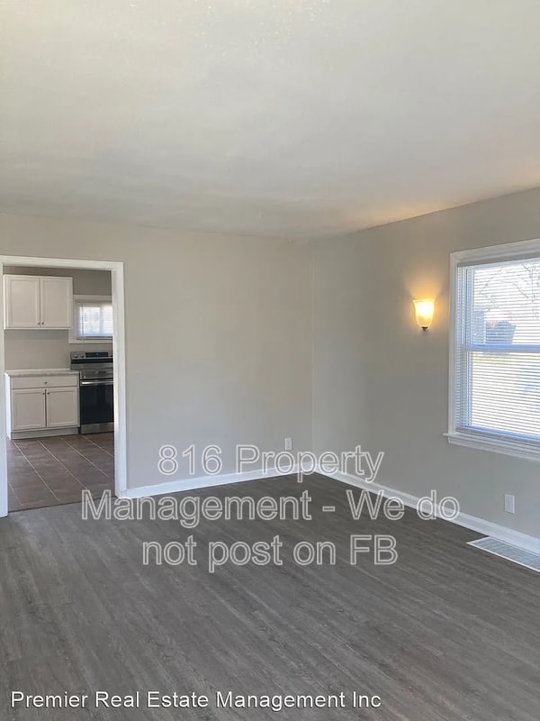 Foto del edificio - 7614 Eby Ave