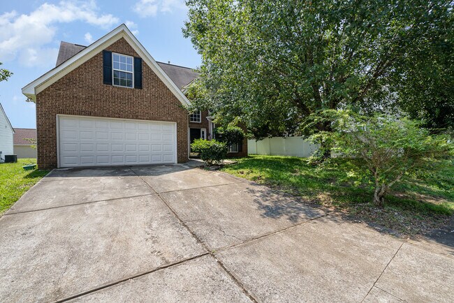 Building Photo - 6656 Blythedale Dr