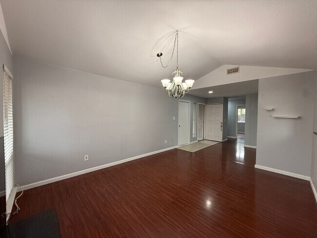 Foto del edificio - Bright Updated Single Story Home