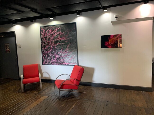 Building Photo - Studio Apartment Downtown