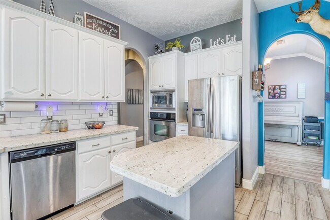 Foto del edificio - 506 Taskwood Dr