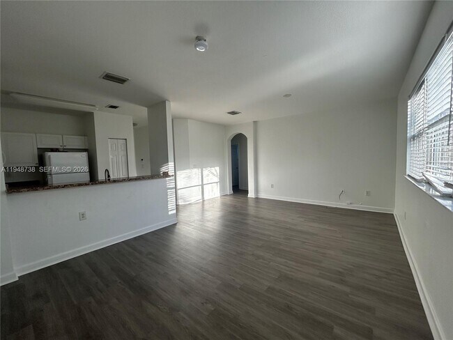 Building Photo - 1720 NE 33rd Ave