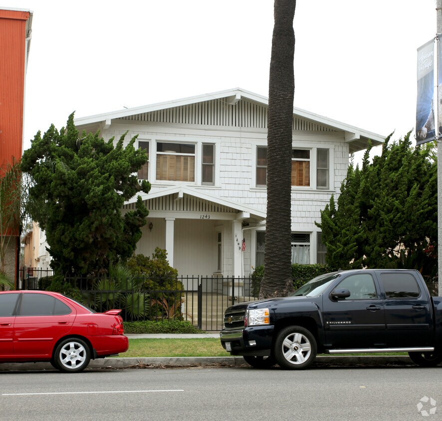 Foto del edificio - 1243 E Ocean Blvd