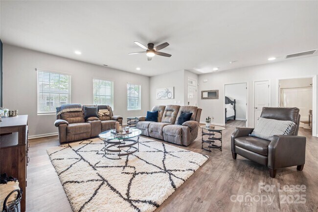 Foto del edificio - 8513 Gold Rush Ct