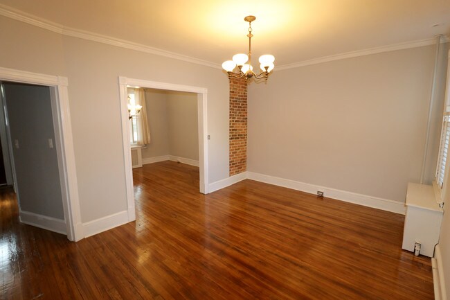 Comedor o sala de estar - 810 K St NE