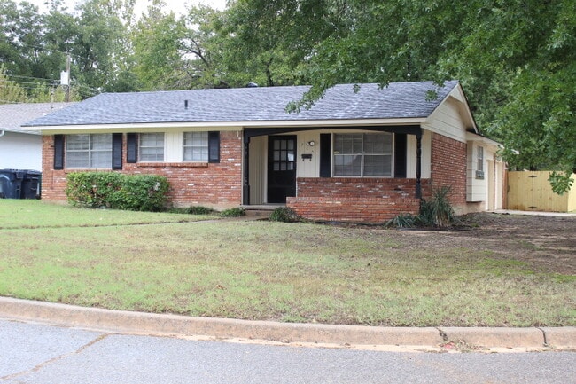 Building Photo - 700 Woodland Way