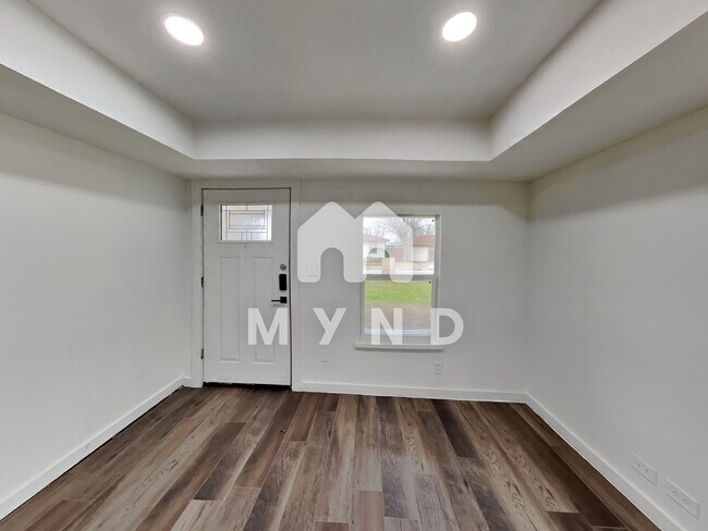 Building Photo - 2129 San Antonio St