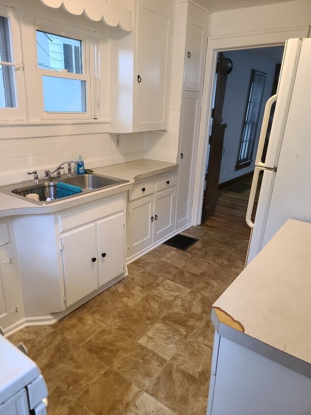 Building Photo - Where Comfort Meets Convenience: 3-Bedroom...