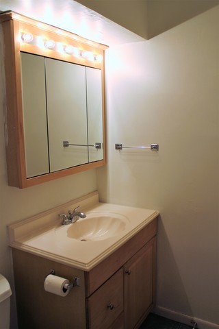bathroom - 860 E Old Willow Rd