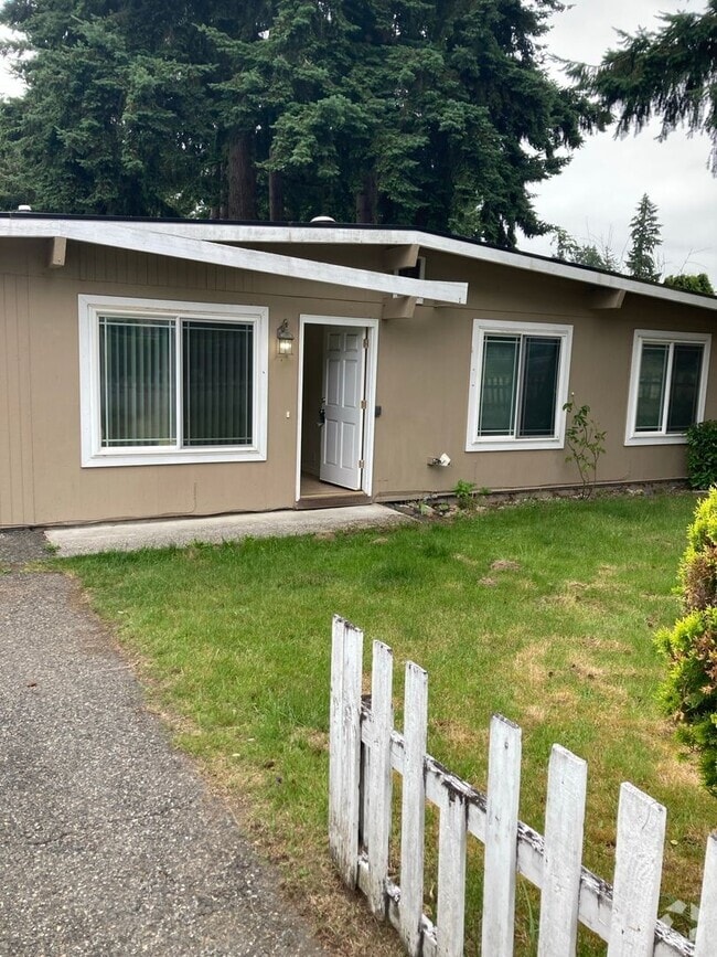 Building Photo - 35652 13th Ave SW