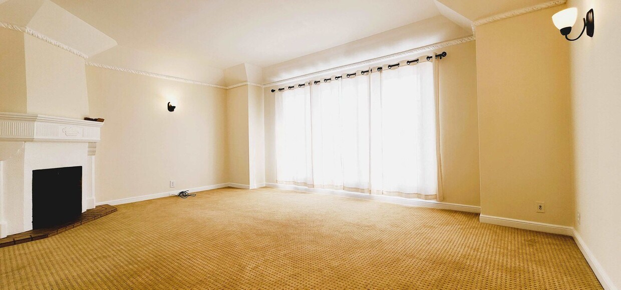 Primary Photo - ENTIRE HOME-LARGE 2 Bed, 1.5 bath w/ Forma...