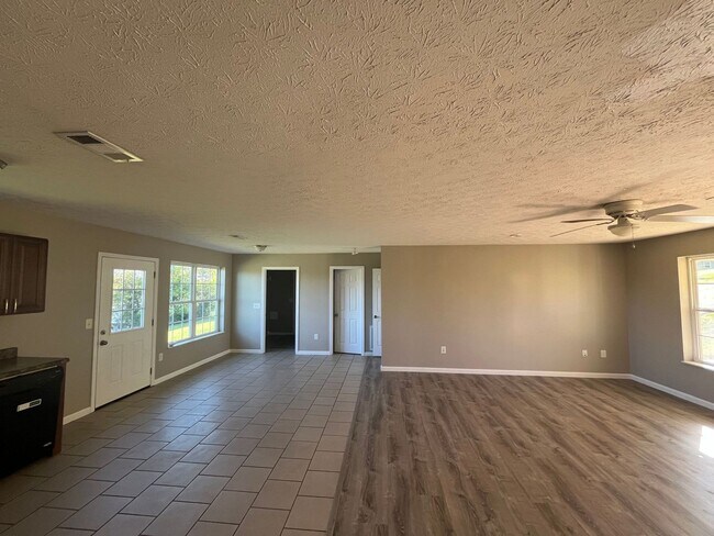 Foto del edificio - 2-bedroom, 2-bathroom home located in the ...