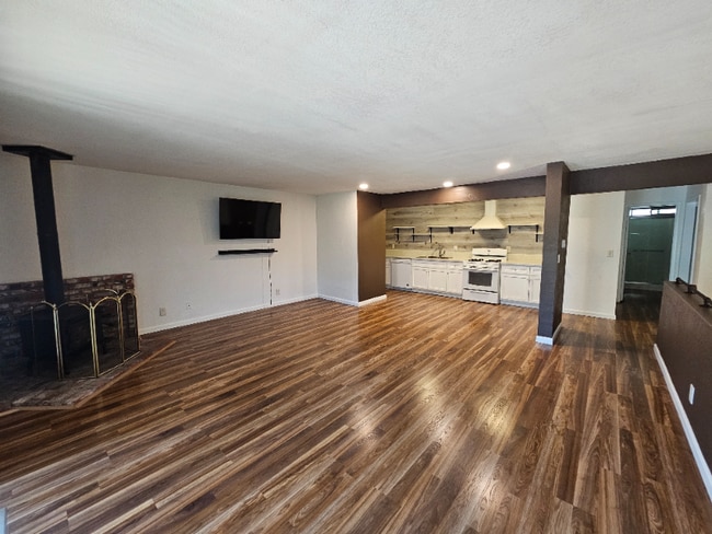 Foto del edificio - 2321 Birchwood Way