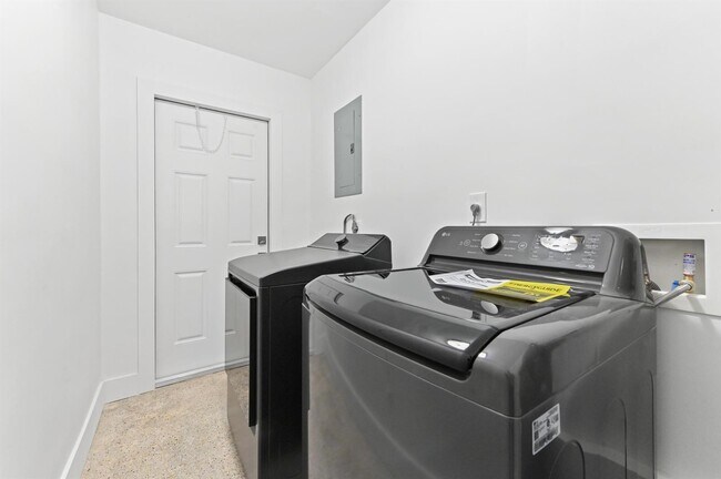 Foto del edificio - 2541 NW 64th Ter