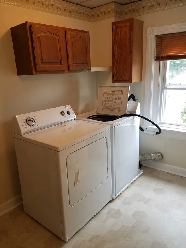 Laundry - 857 N Hoffert St