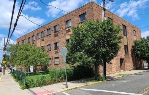 Primary Photo - 3900 Liberty Ave