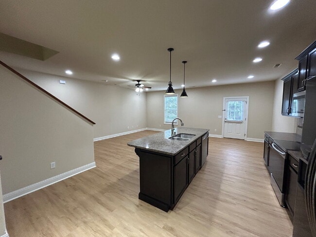 Building Photo - 3-Bedroom 2.5 Bathroom with Walk In Closets and 2-Car Garage For Rent