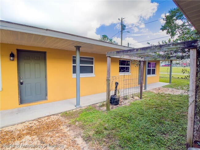 Foto del edificio - 733 Booker Ave