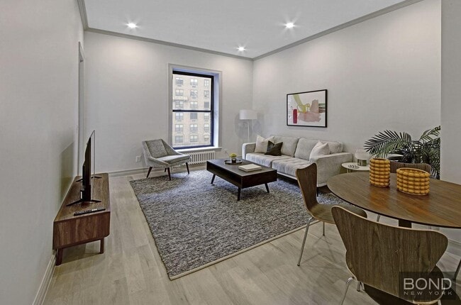 Building Photo - 250 W 91st St