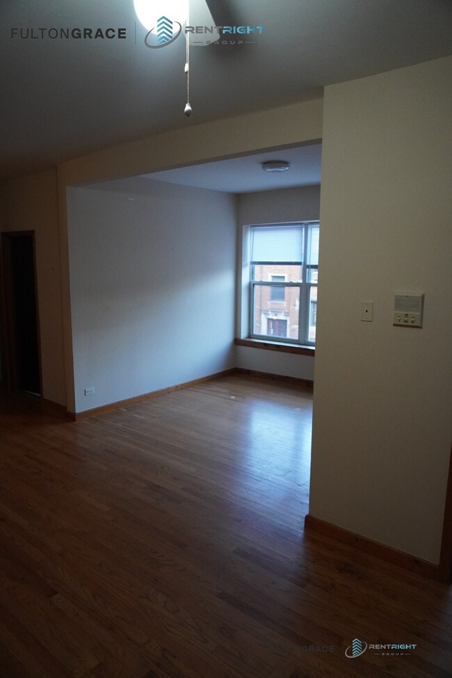 Building Photo - 1259 W Devon Ave