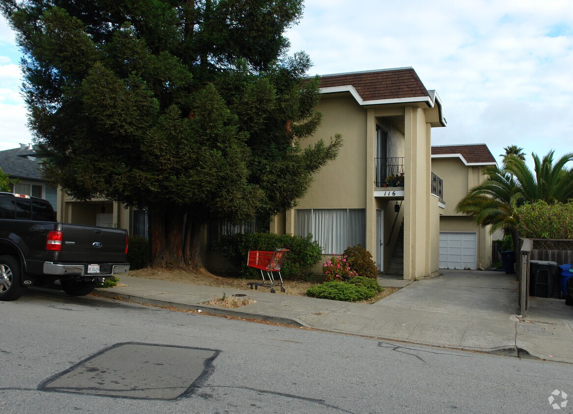 Foto del edificio - 116 Chadbourne Ave