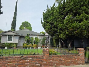 Building Photo - 5547 Woodman Ave