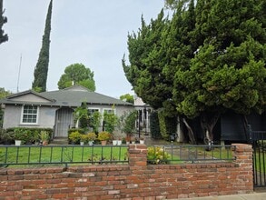 Building Photo - 5547 Woodman Ave