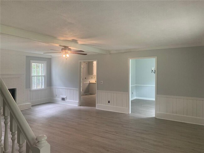 Foto del edificio - 3229 Bold Springs Rd