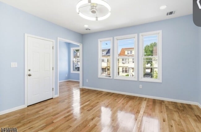 Building Photo - 280 Conklin Ave