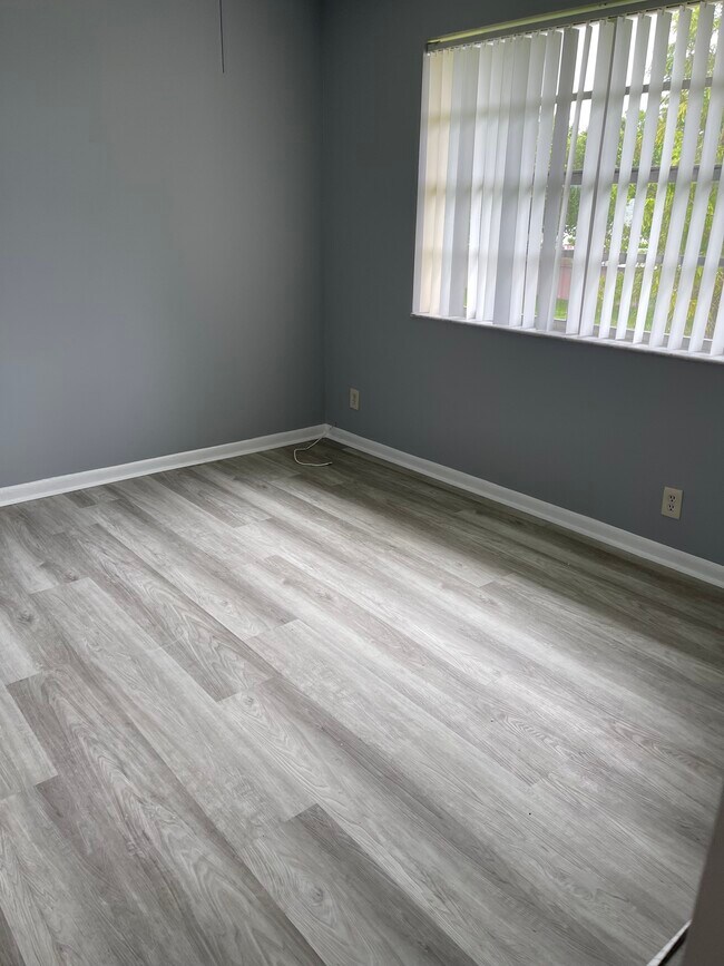 Foto del edificio - 839 Twin Lakes Dr