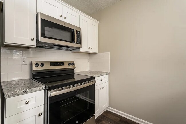 Foto del edificio - 2682 Stratford Lake Ct