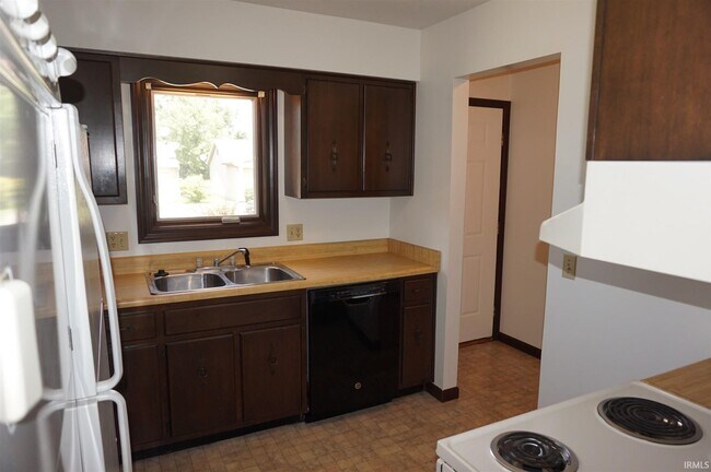 Building Photo - 617 Villa Park Ct