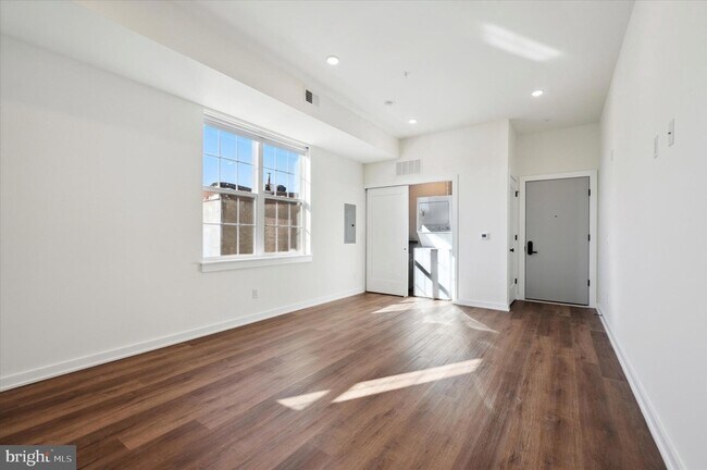 Foto del edificio - 2513 N Howard St
