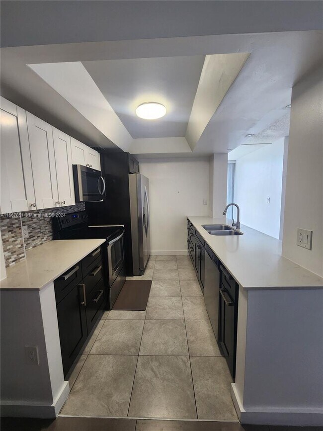 Foto del edificio - 9420 W Flagler St