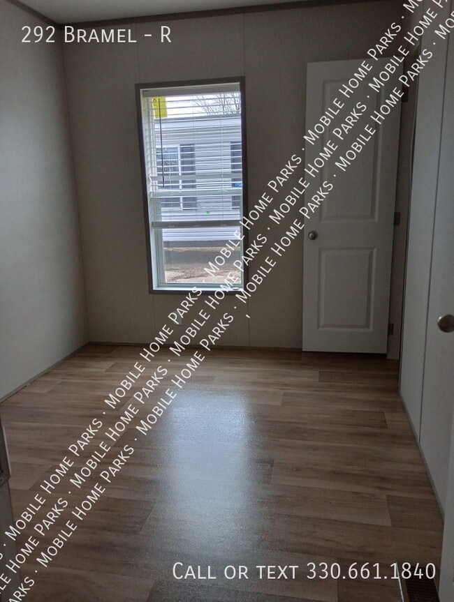 Foto del edificio - 292 Bramel-R