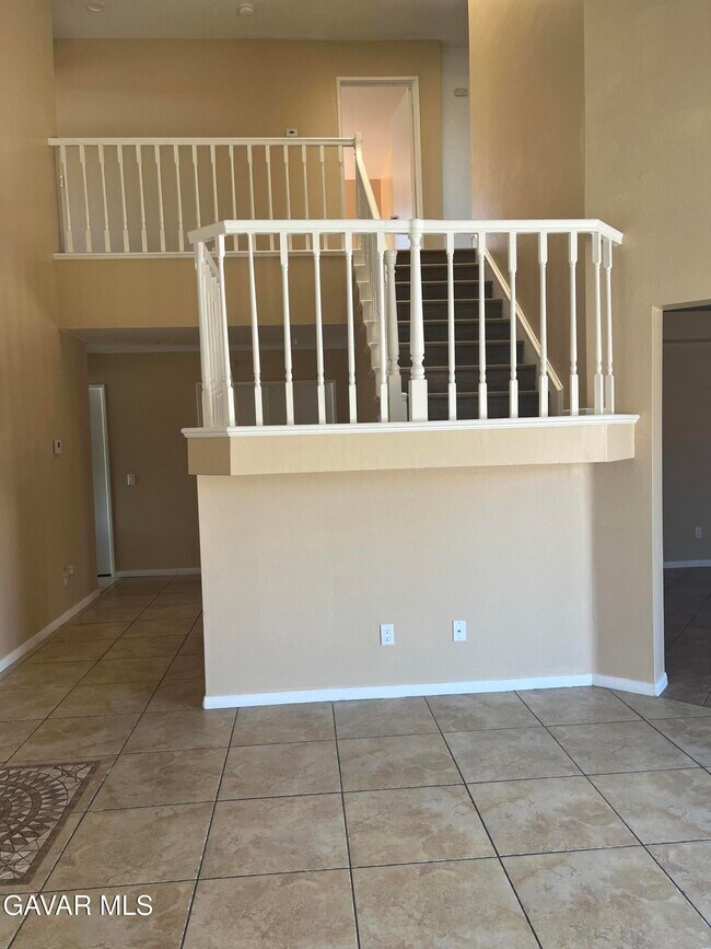 Foto del edificio - 325 Rainbow Terrace