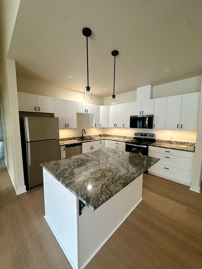 Building Photo - SD10th