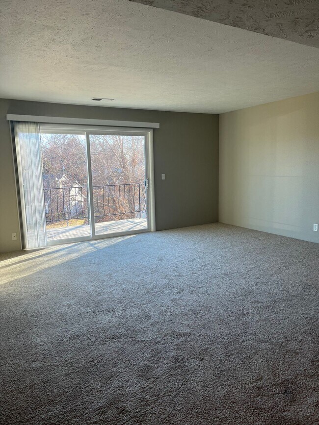 Foto del edificio - SPACIOUS APARTMENTS LOCATED IN THE HEART O...