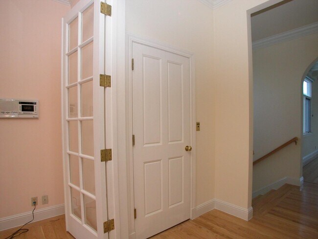 Building Photo - 15 Oak Tree Pl