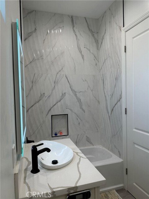 Foto principal - 8015 Sterling Drive