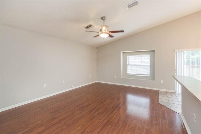 Foto del edificio - 4550 Roundview Ct